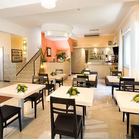 Hotel Ferrara 카톨리카 외부 사진